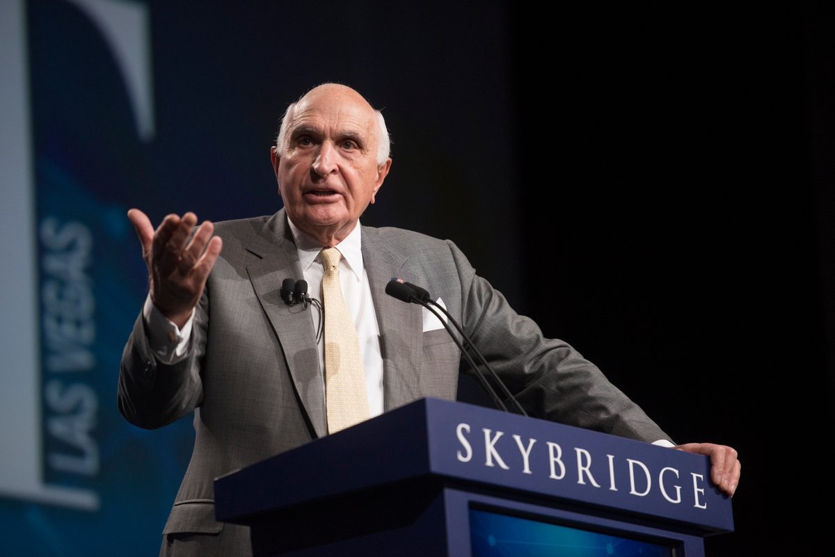 Hanh dong sai trai cua Ken Langone khi moi di lam hinh anh