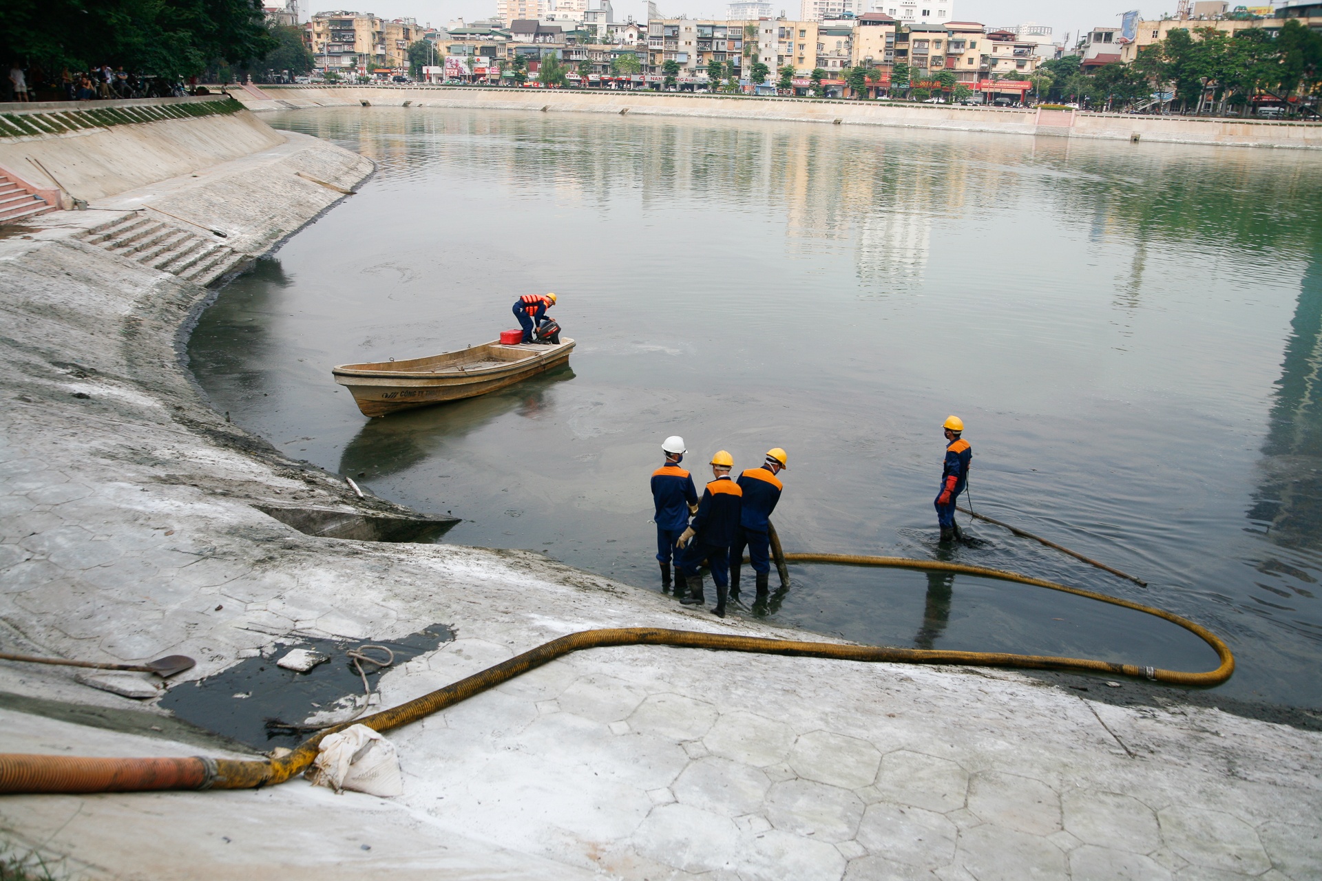 Ho Ngoc Khanh boc mui thoi anh 6
