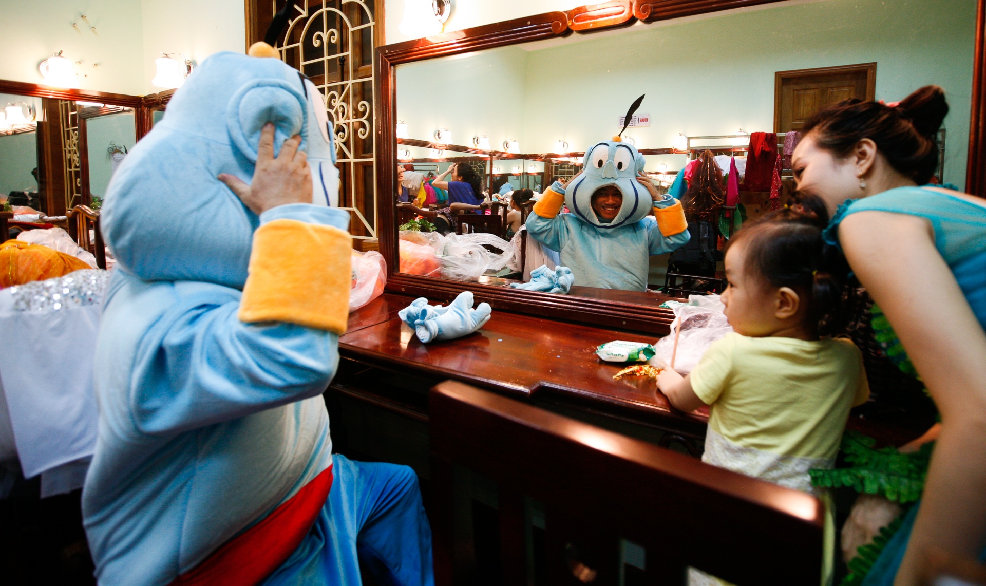 nghe si Hong Ky chuyen bieu dien cho tre em anh 14