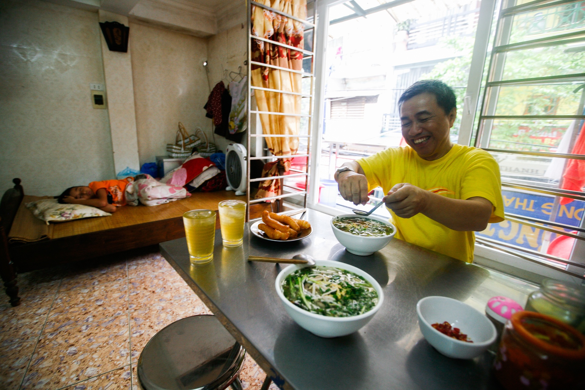 nghe si Hong Ky chuyen bieu dien cho tre em anh 3