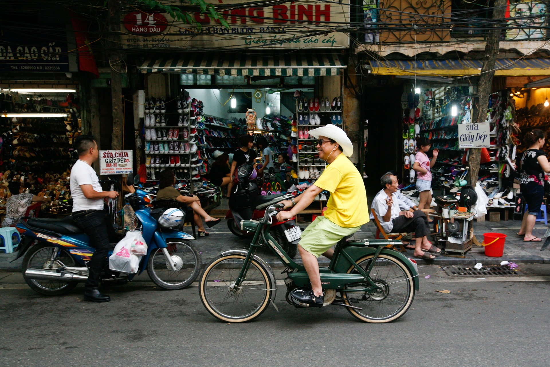 nghe si Hong Ky chuyen bieu dien cho tre em anh 5