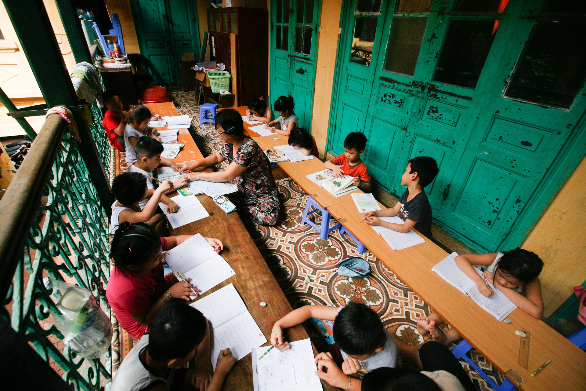 nghe si Hong Ky chuyen bieu dien cho tre em anh 9