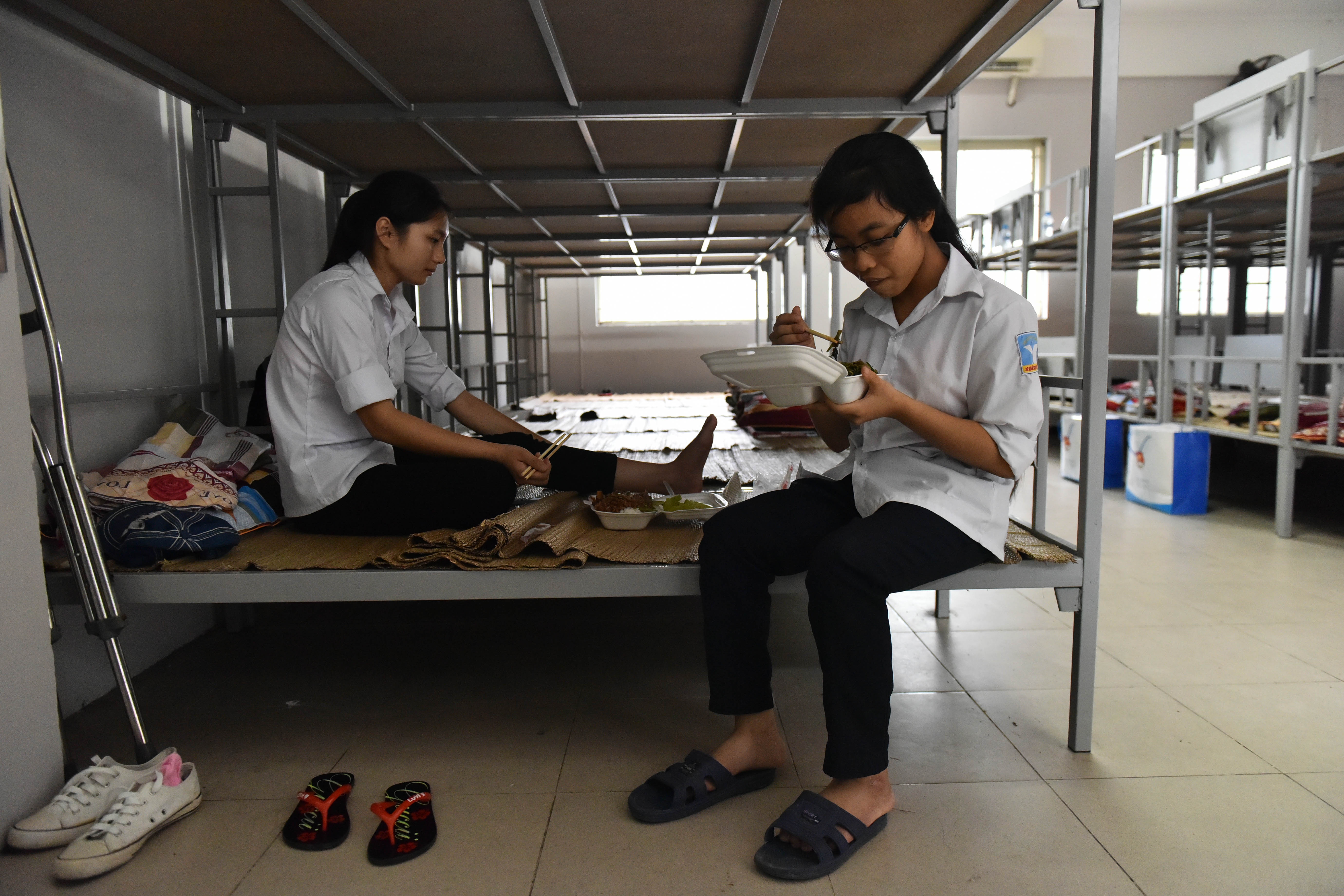 khu o tro mien phi thi dai hoc anh 12