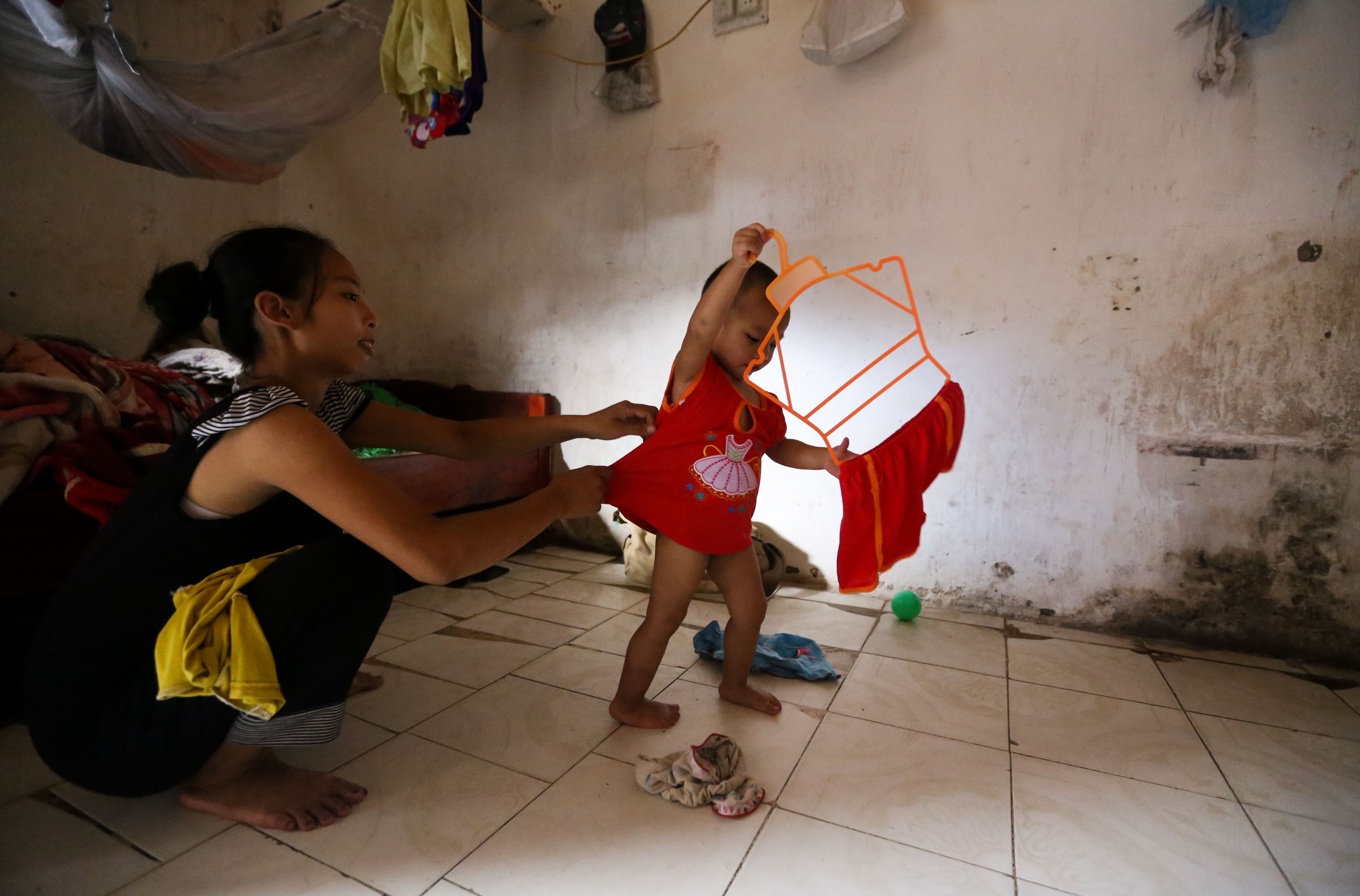 ba me sinh 14 dua con anh 11