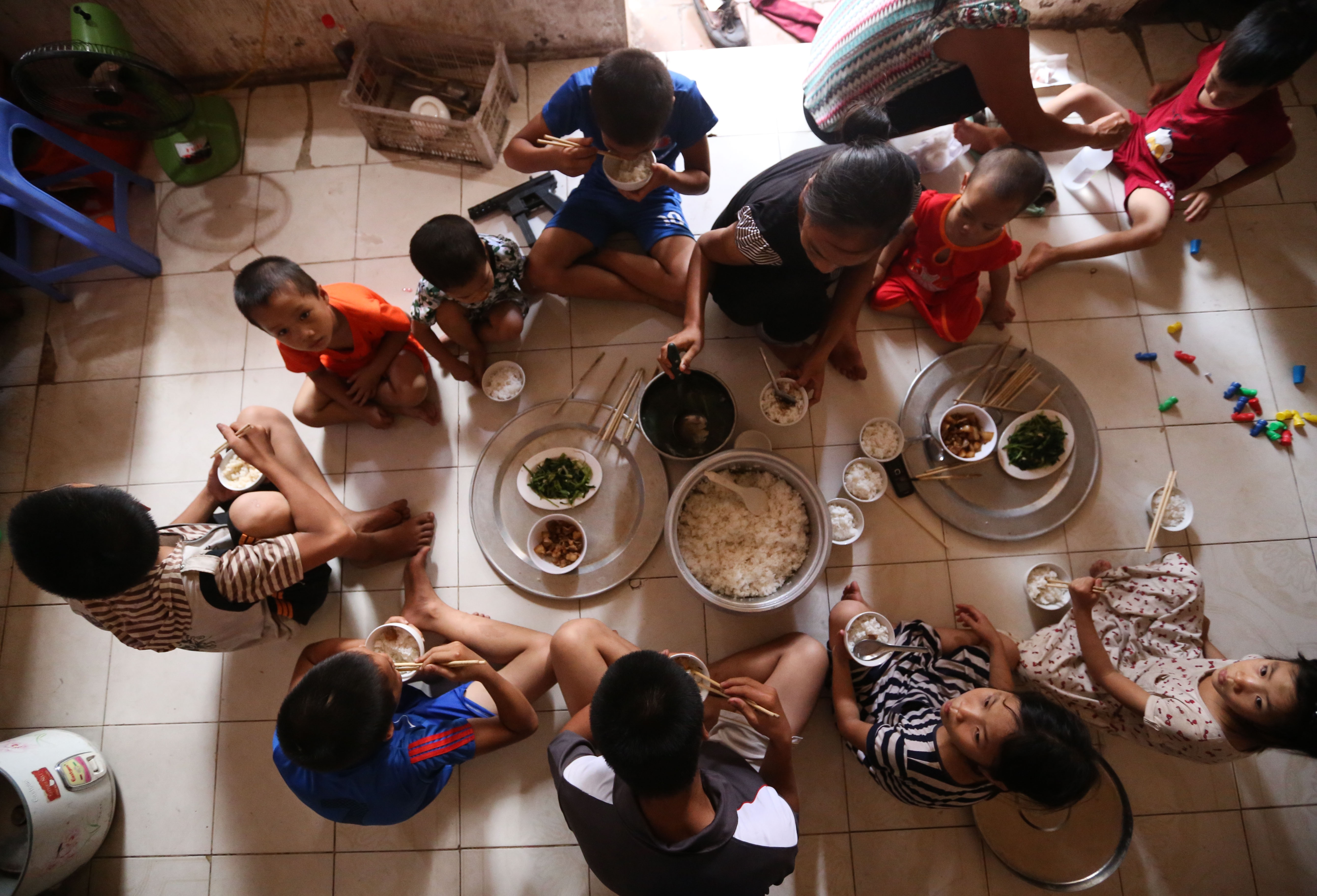 ba me sinh 14 dua con anh 13