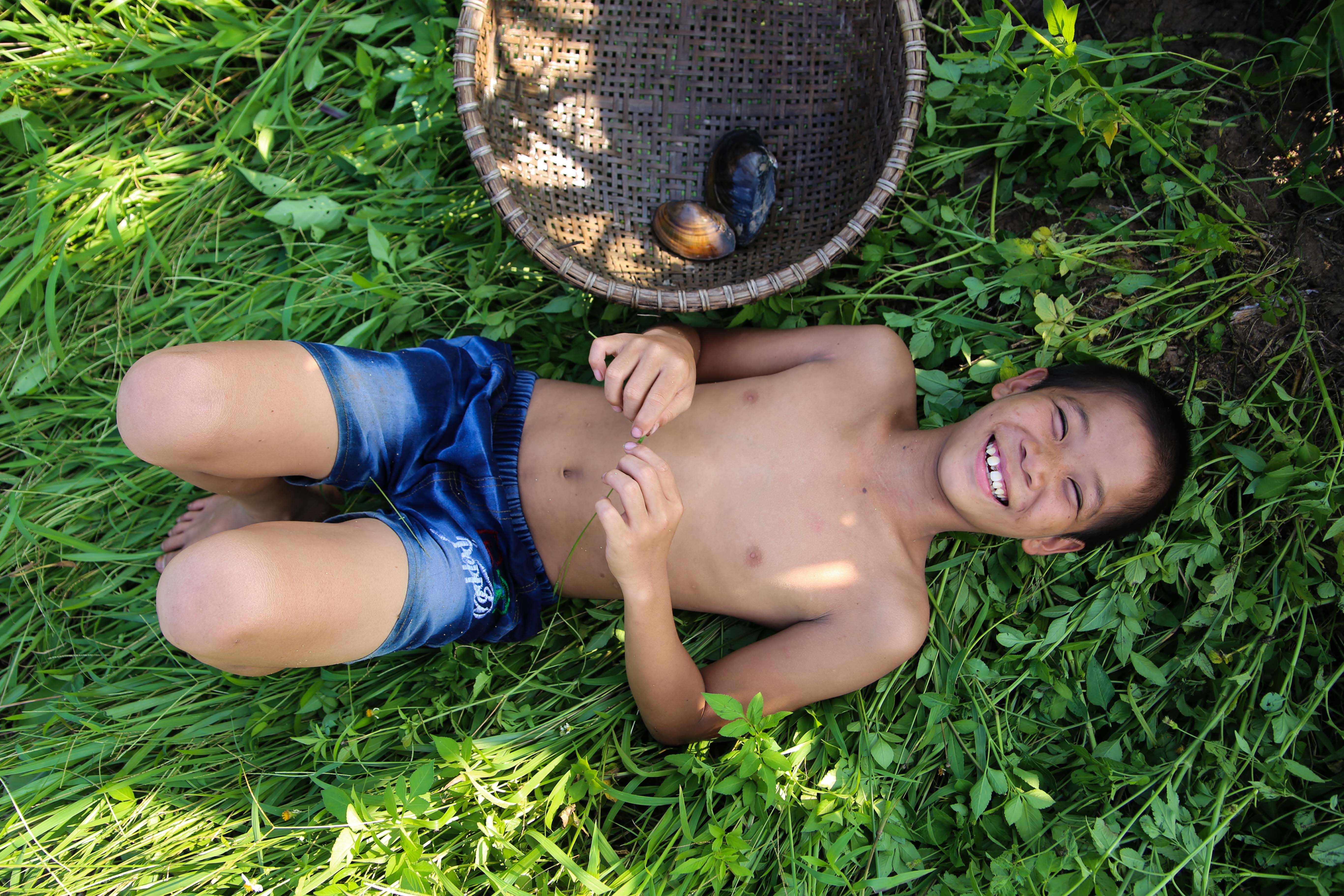 ba me sinh 14 dua con anh 18