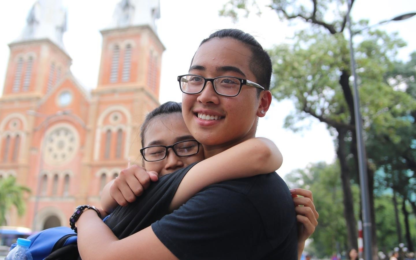 Hang tram ban tre om tu do o Sai Gon hinh anh