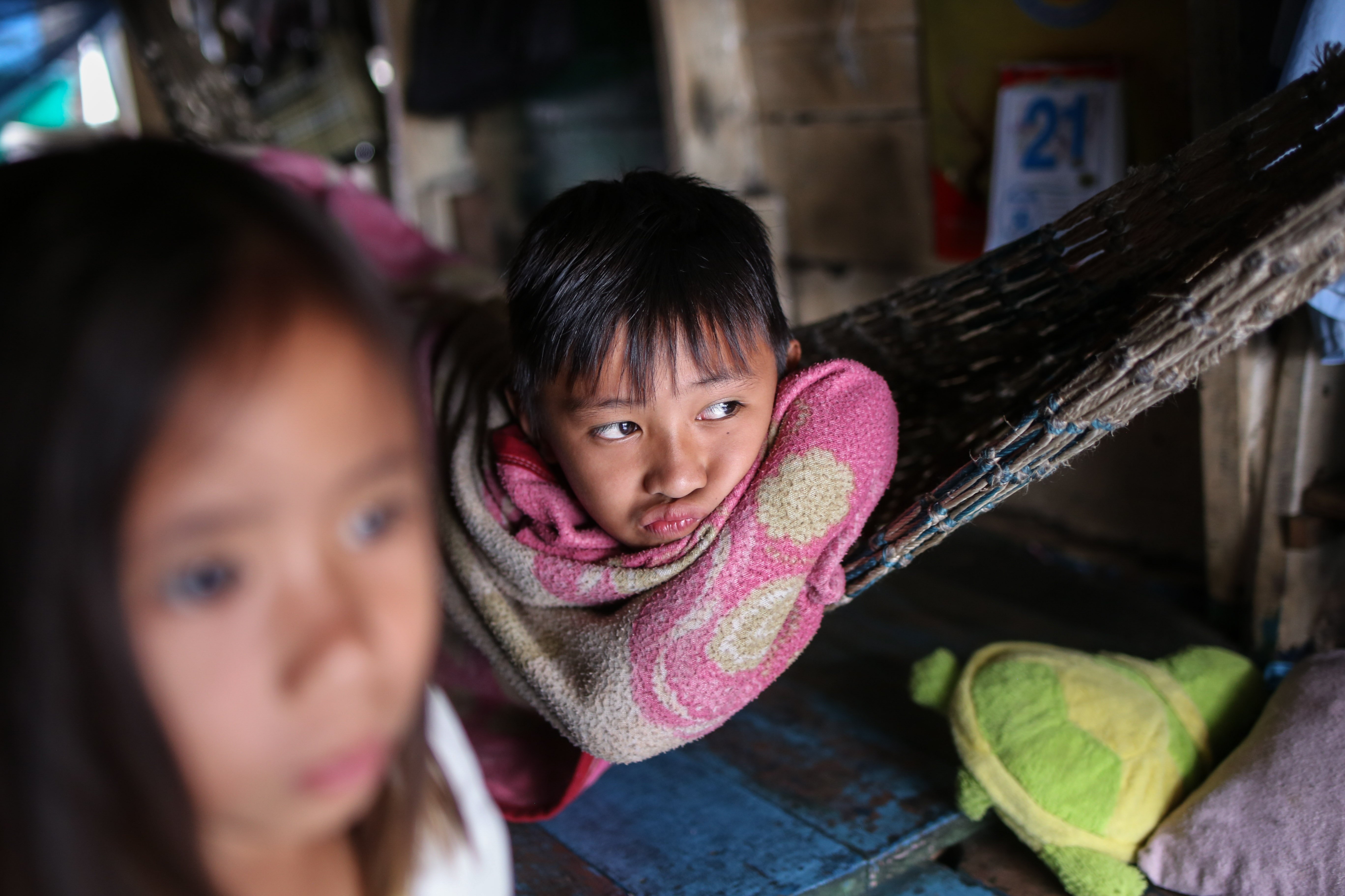 gia dinh song duoi chan cau Tan Thuan anh 14