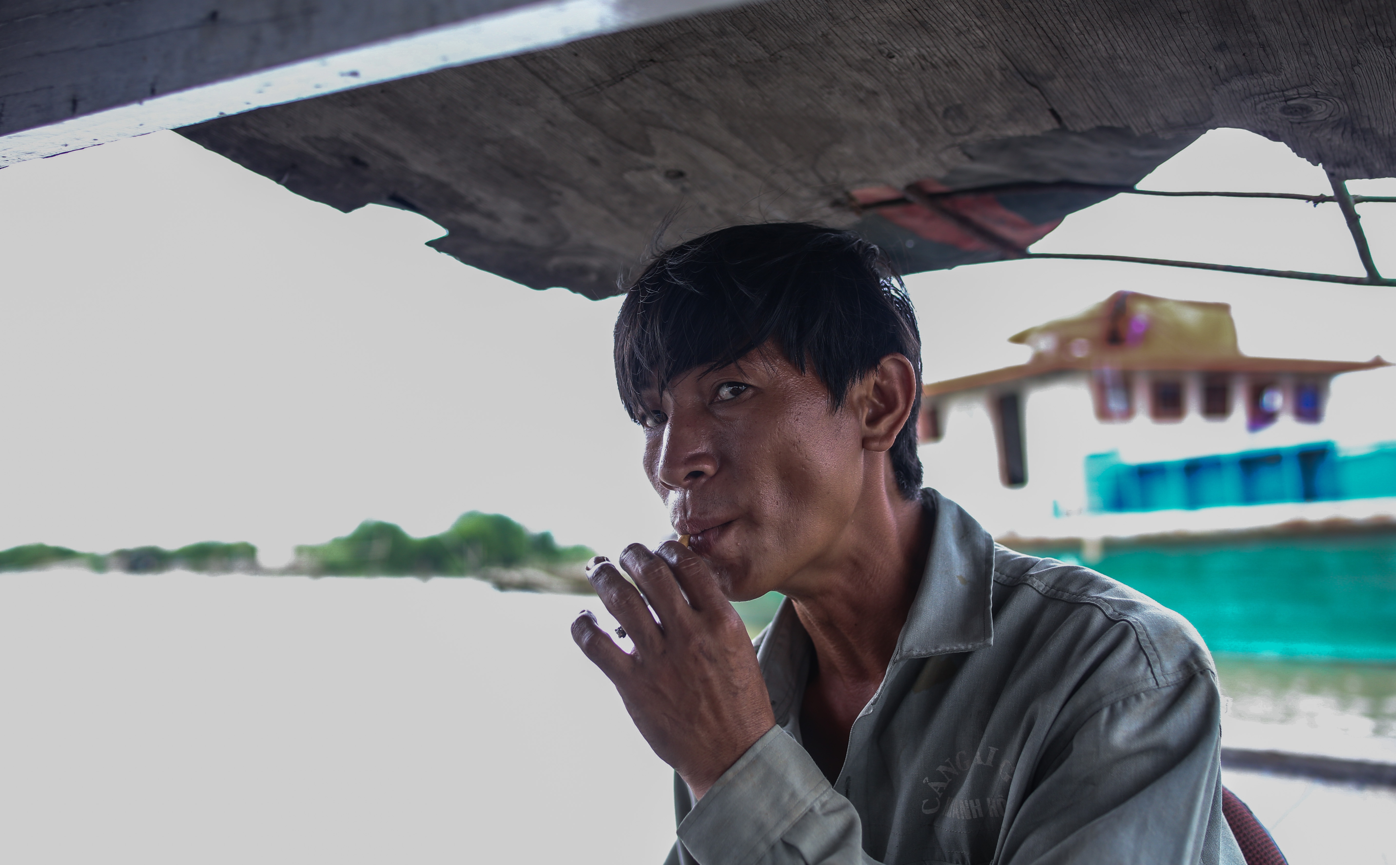 gia dinh song duoi chan cau Tan Thuan anh 5