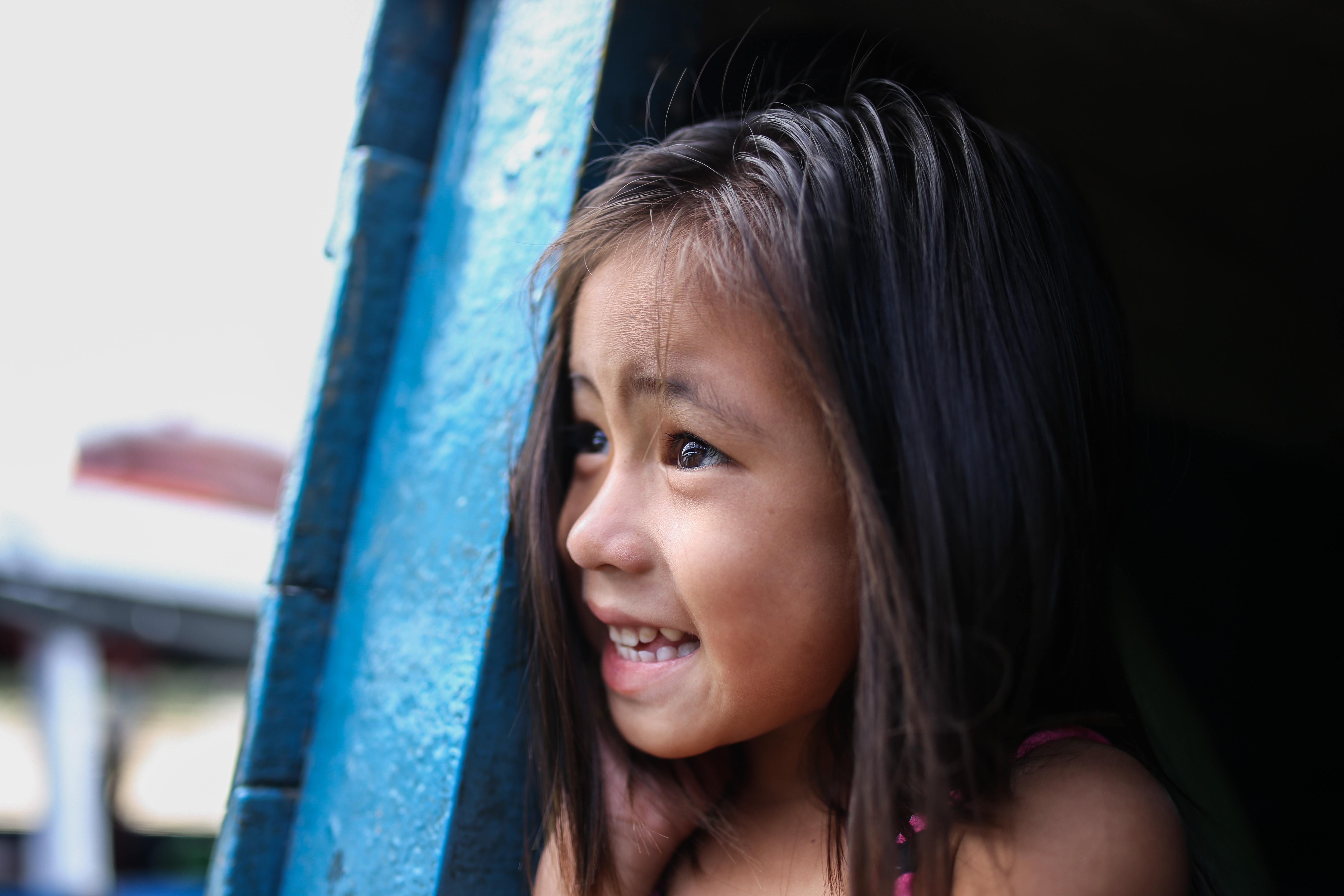 gia dinh song duoi chan cau Tan Thuan anh 7