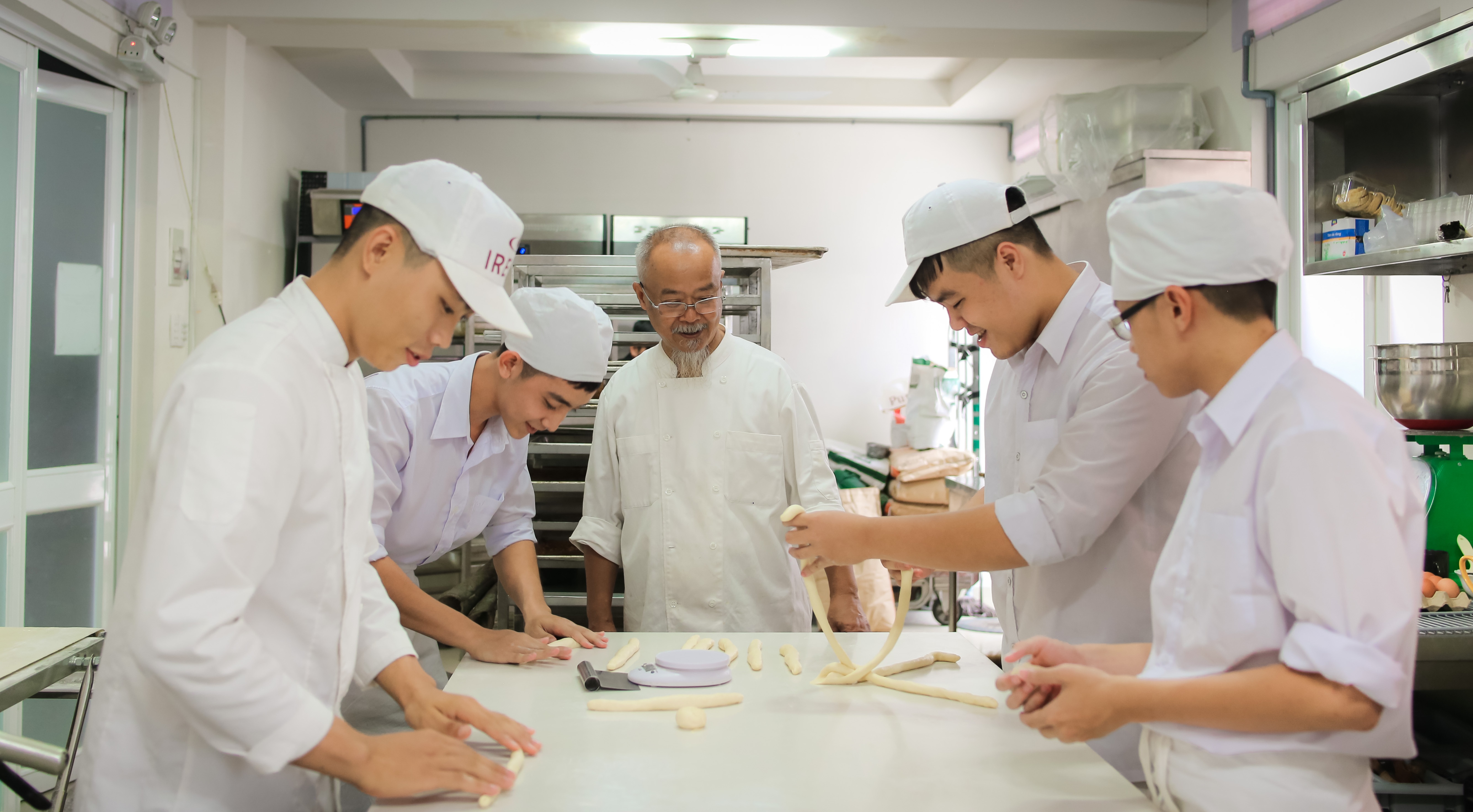 Đầu bếp Việt kiều mở trường miễn phí ảnh 10 Dau bep Viet kieu mo truong mien phi anh 10