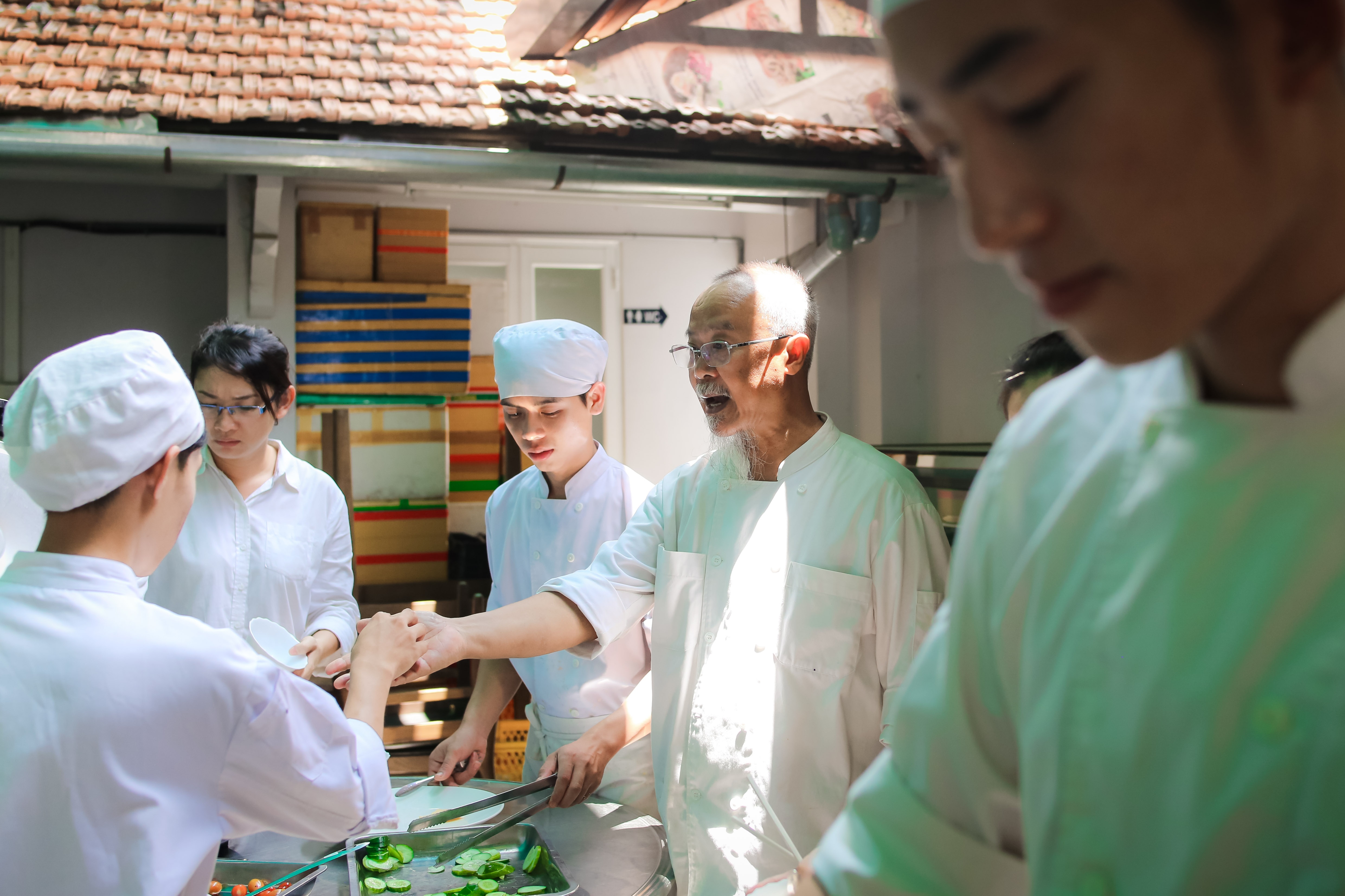 Đầu bếp Việt kiều mở trường miễn phí ảnh 5 Dau bep Viet kieu mo truong mien phi anh 5