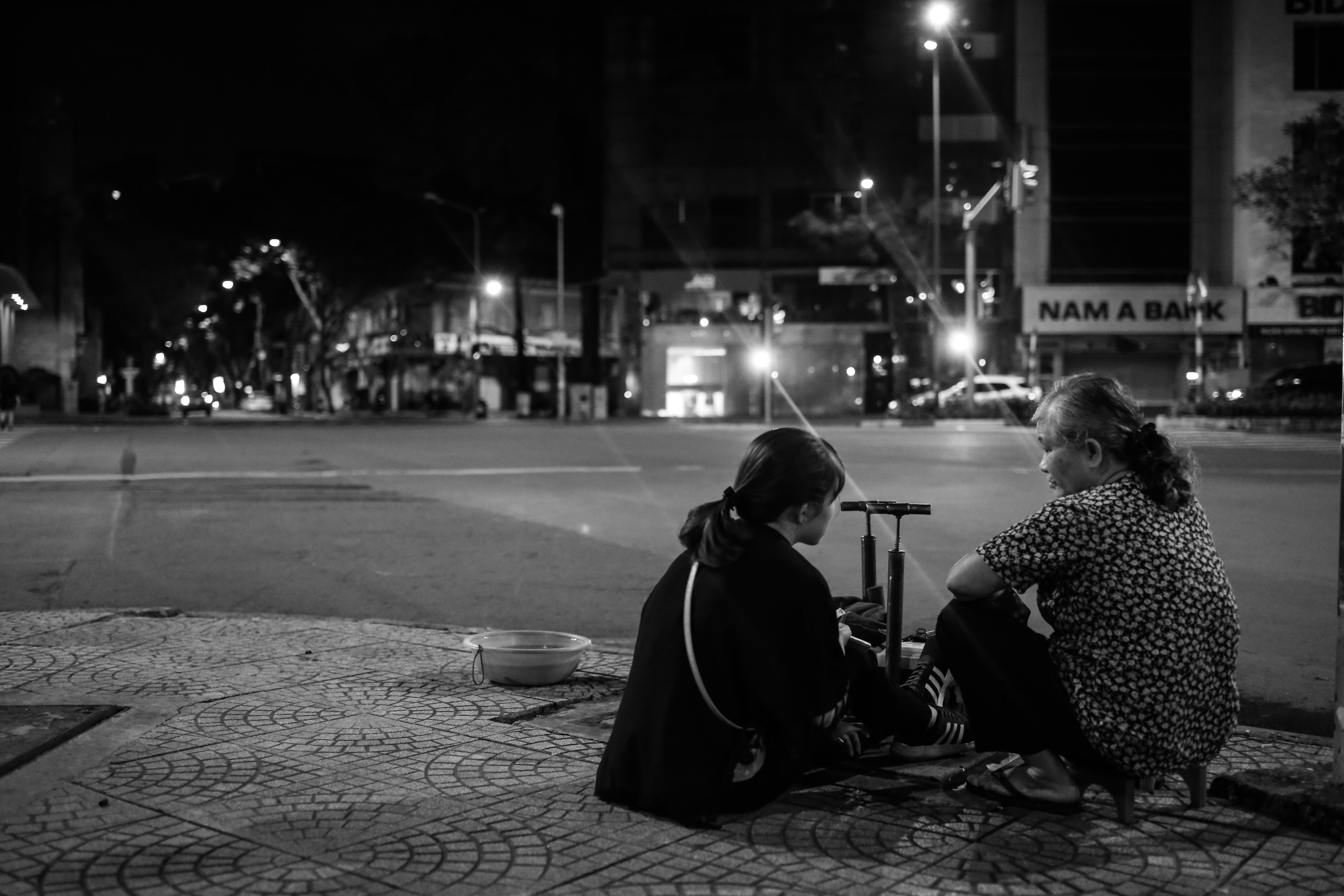 Ba cu va xe dem 30 nam anh 18