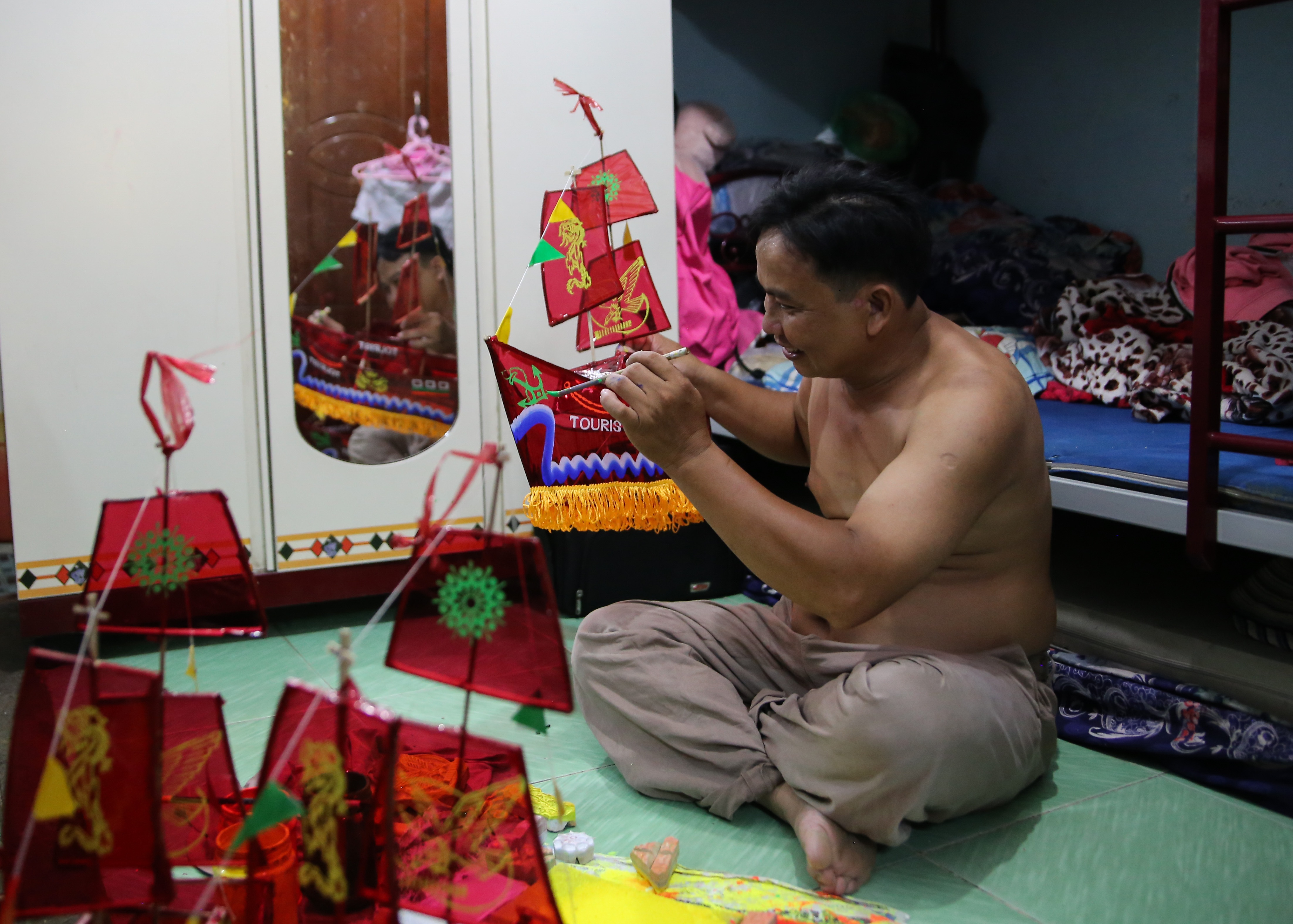 Lang long den Phu Binh anh 8