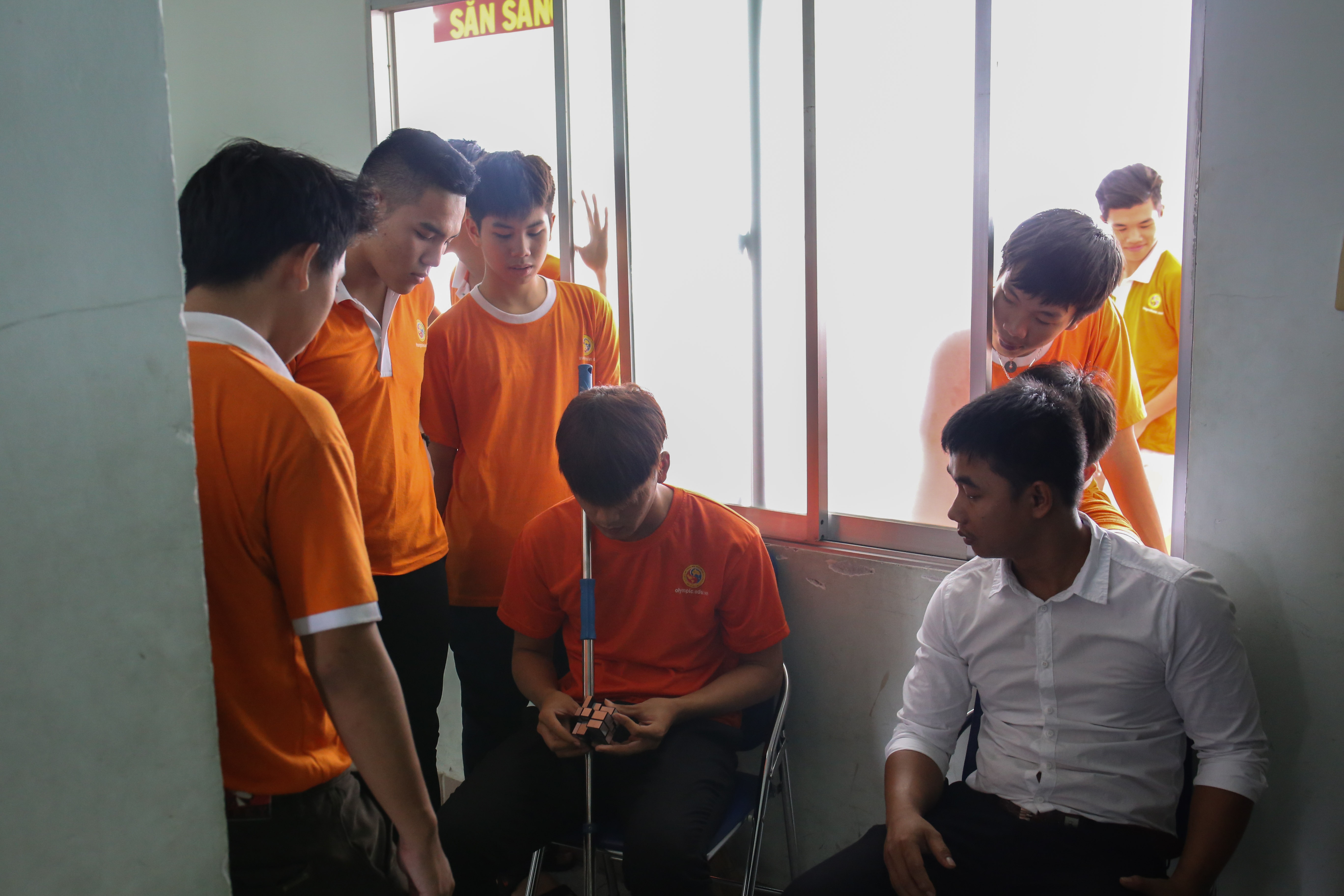 Truong cho hoc sinh ca biet anh 10