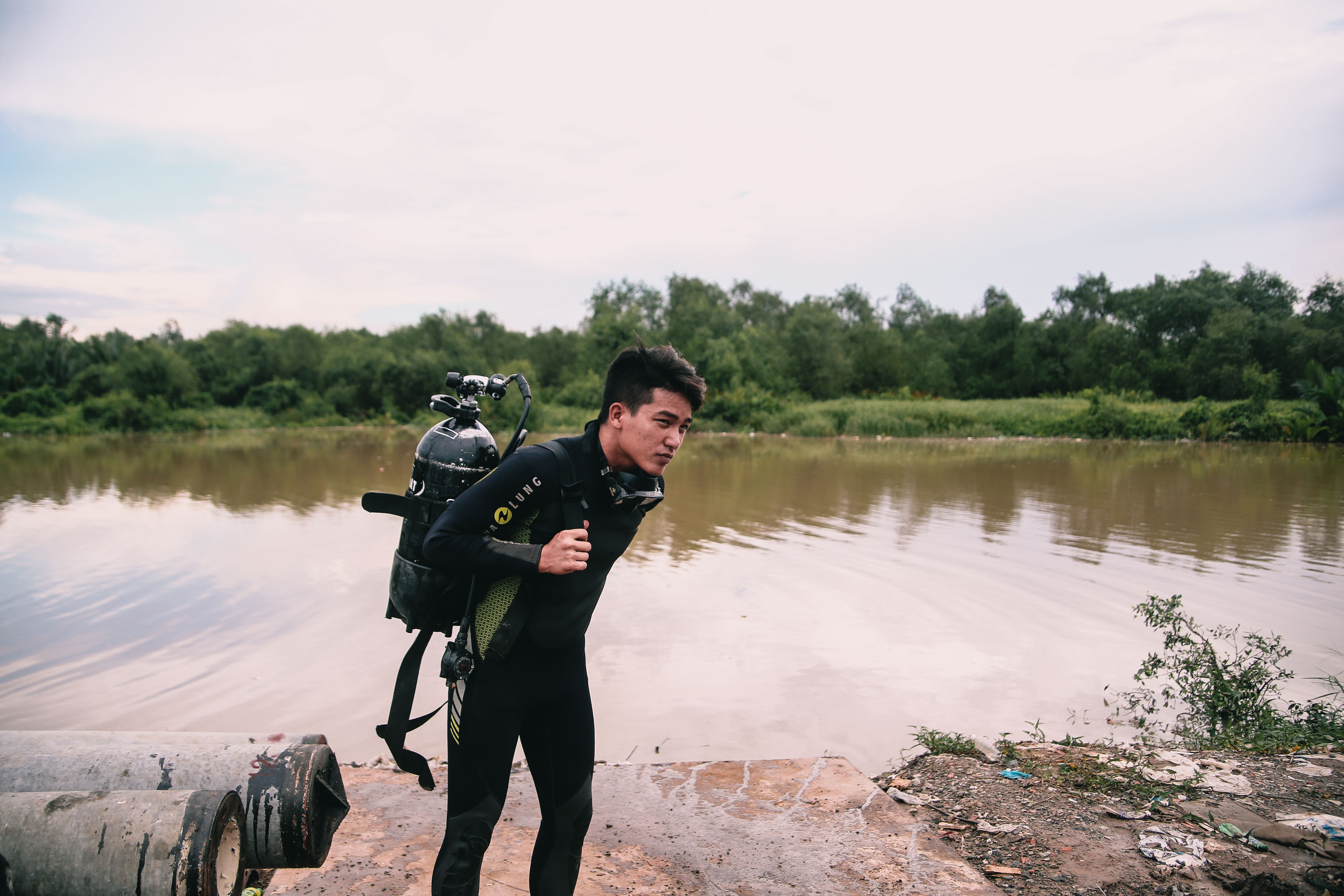 9x dien trai lam linh cuu ho anh 12