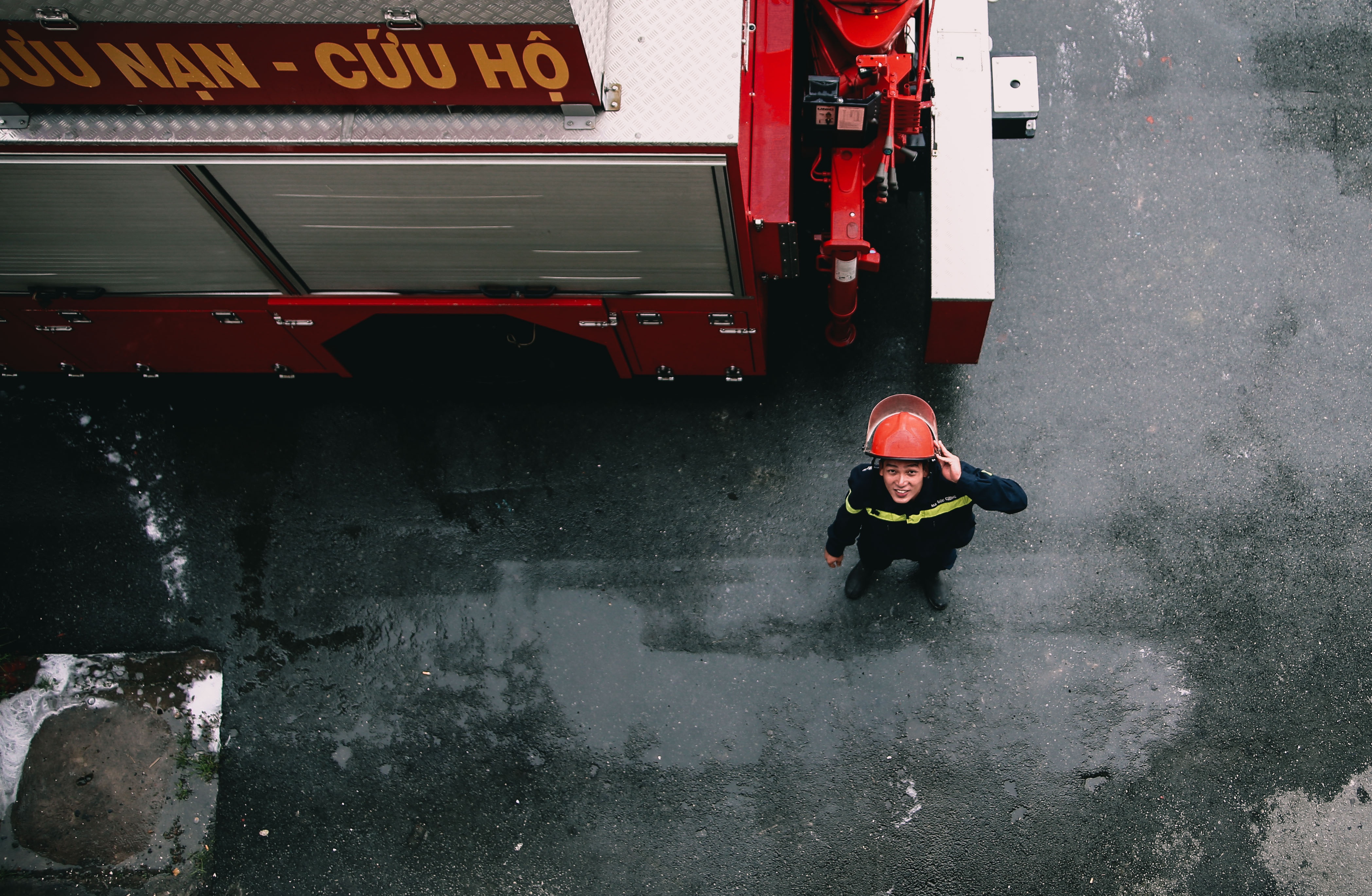 9x dien trai lam linh cuu ho anh 15