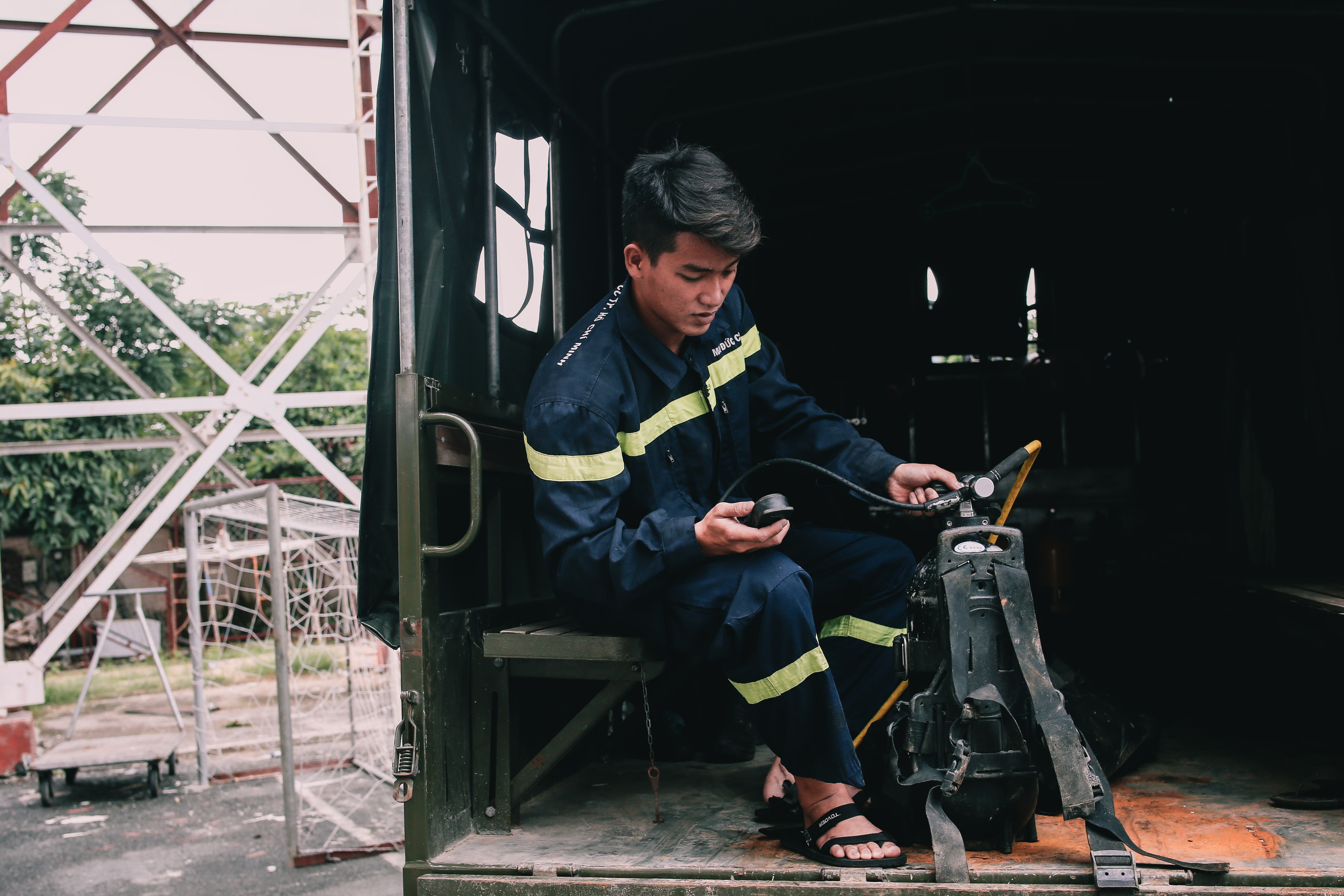 9x dien trai lam linh cuu ho anh 3