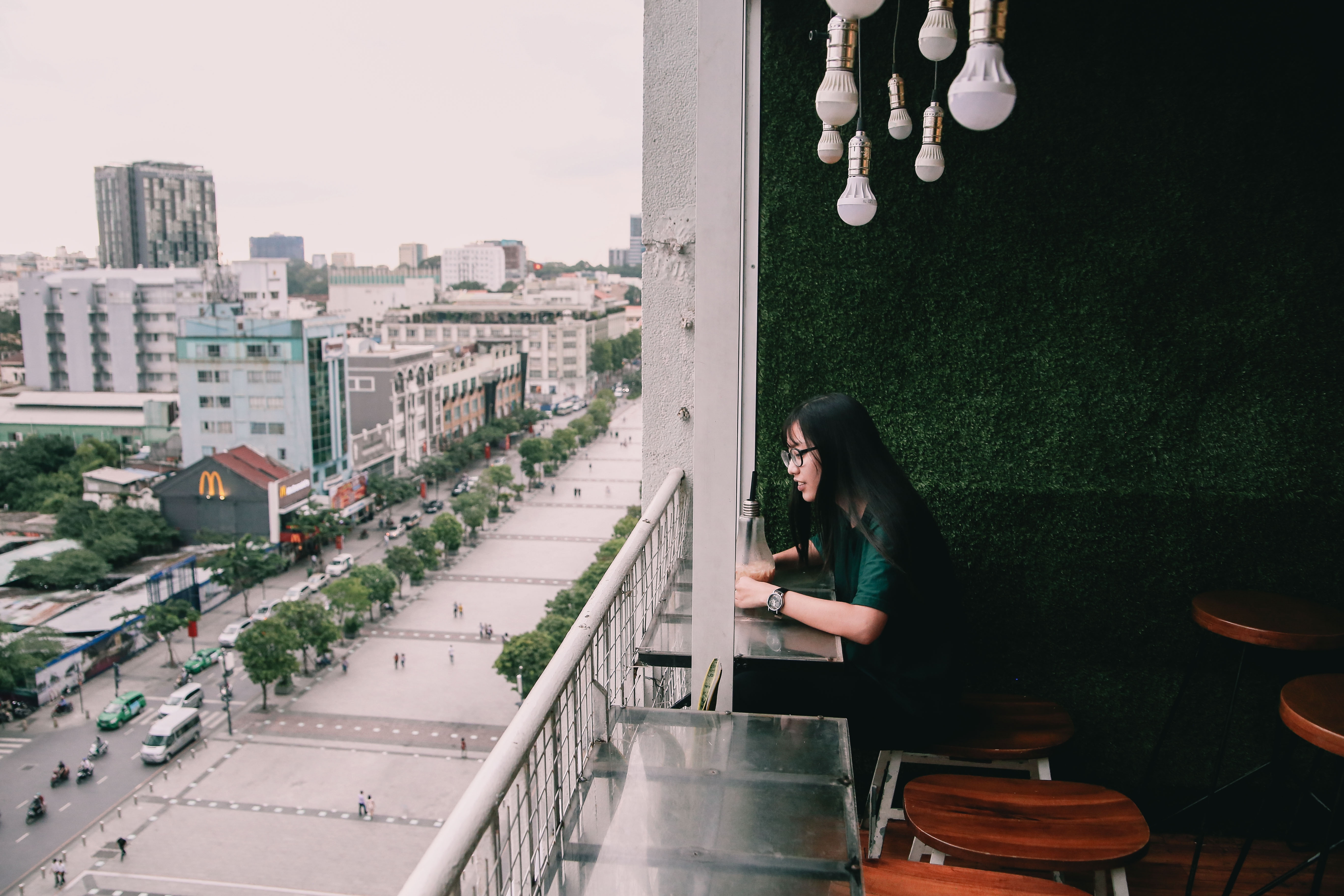 Canh buon ban sam uat trong chung cu cu duong Nguyen Hue hinh anh