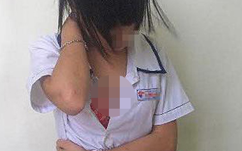 Nhieu nu sinh o mien Tay bi cuong hiep hinh anh