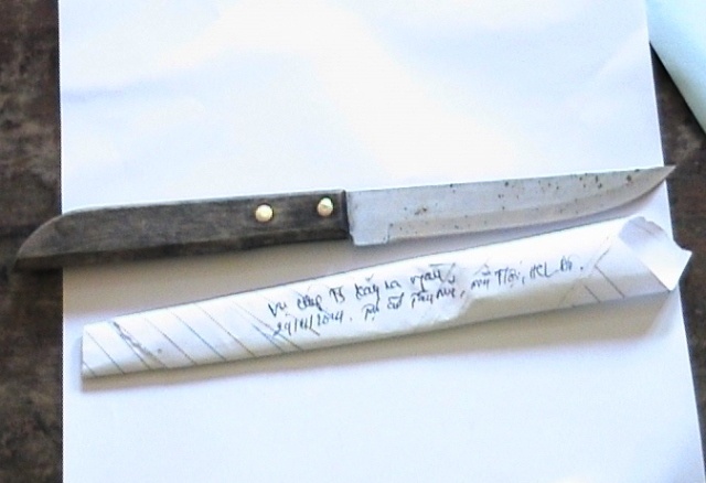 Con dao gây án được cơ quan điều tra thu giữ.