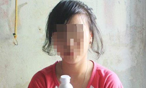 Cho chai my pham roi du 'quan he' voi be gai 15 tuoi hinh anh