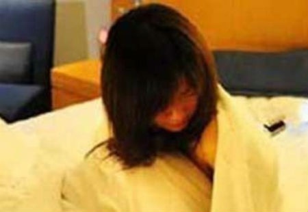 Thieu nien ru ban gai 13 tuoi 'yeu' trong quan ca phe hinh anh