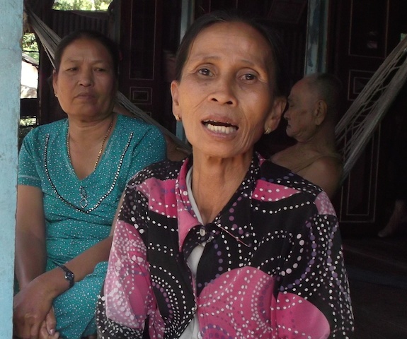 Bà Gấu, người đầu tiên phát hiện thi thể con trai.