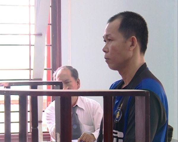 Lua be gai ban xang den doan duong vang cuong hiep hinh anh