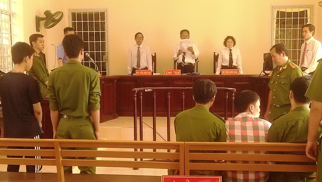 Hai pham nhan tron khoi trai giam tiep tuc hau toa hinh anh