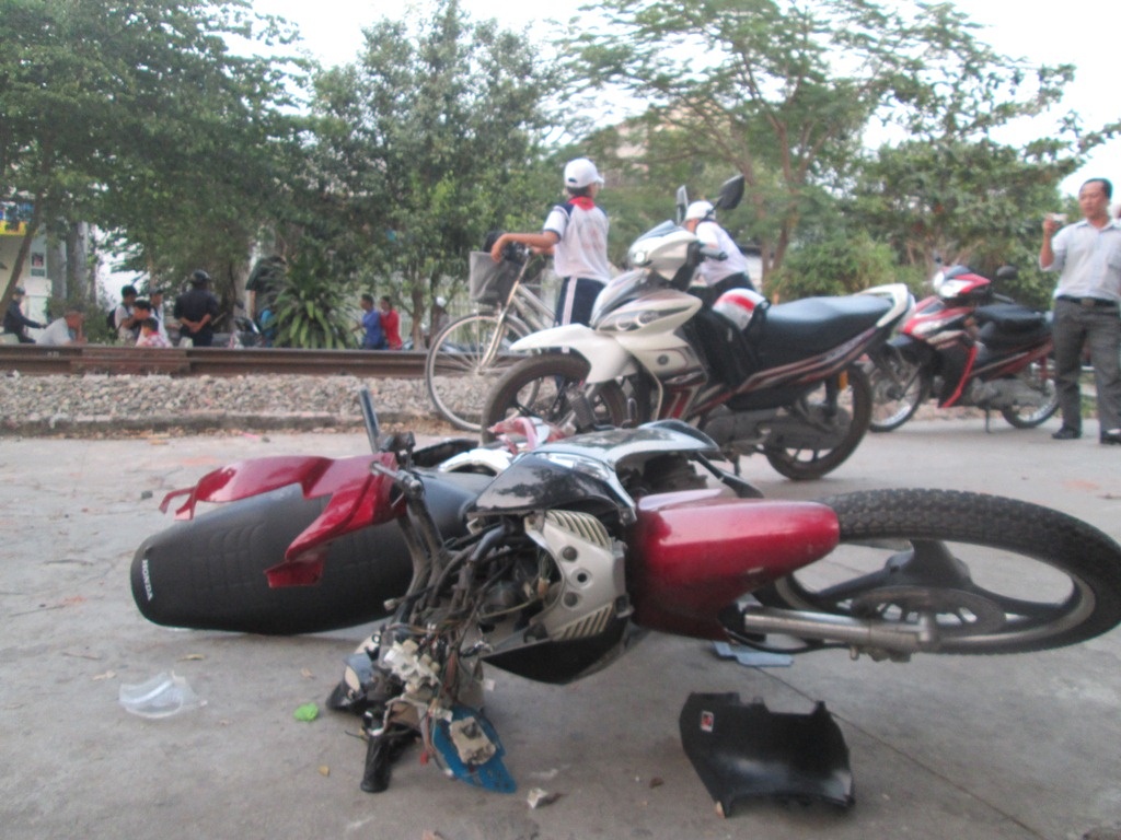 Mot phu nu bi tau hat vang chuc met hinh anh