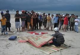 Thi the phan huy troi dat vao cua bien hinh anh