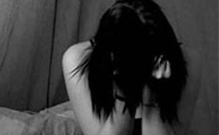 'Yeu' be gai 15 tuoi, thanh nien bi cong an bat giu hinh anh