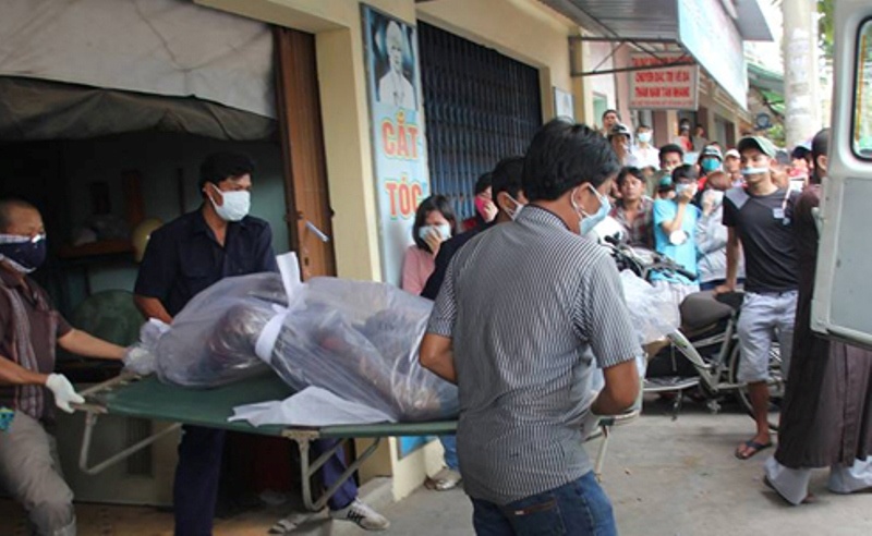 Thi the chu quan com dang phan huy trong phong ngu hinh anh