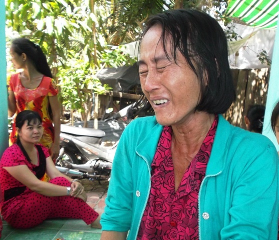 Treo co tu tu vi bi nghi danh trao ve so trung 100 trieu hinh anh