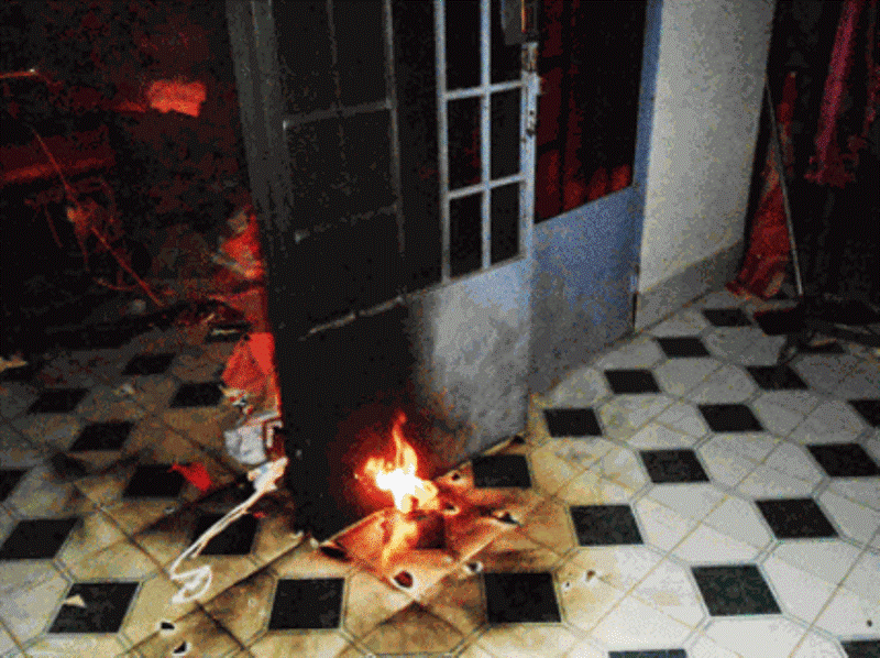 Nhom nguoi la nem 'bom xang' truy sat chu nha hinh anh