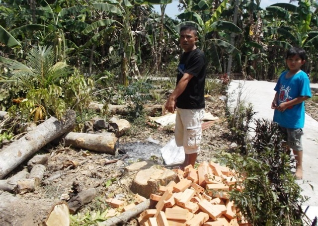 Gia canh khon kho cua nguoi bi to trao ve so trung 100 trieu hinh anh