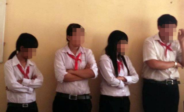 Nu sinh bi ban trum dau danh hoi dong chuyen lop hinh anh