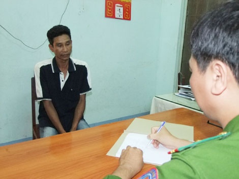 Ghen tuong, cam dao dam chet vo truoc cong truong hinh anh