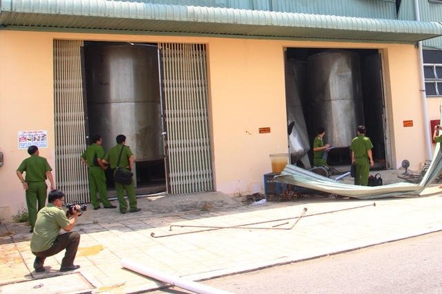 No bon chua con, mot nguoi tu vong hinh anh