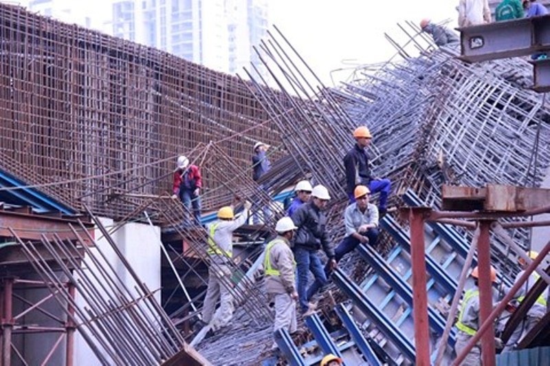 Nam cong nhan bi gian sat cao 10 m de tu vong hinh anh