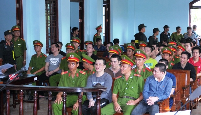 Xu 52 giang ho mien Tay: Den toa tre do dua cha di kham benh hinh anh