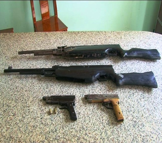 Những khẩu súng do Chánh tự chế. Ảnh: Minh Anh.