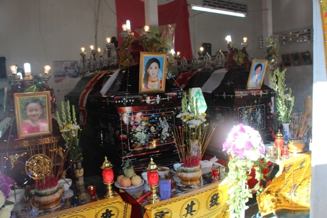 Phong hoa giet 3 nguoi roi den phu an tang cho nan nhan hinh anh