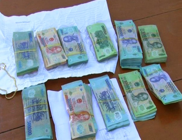 Cua hang truong lap muu trom 400 trieu dong cua cay xang hinh anh