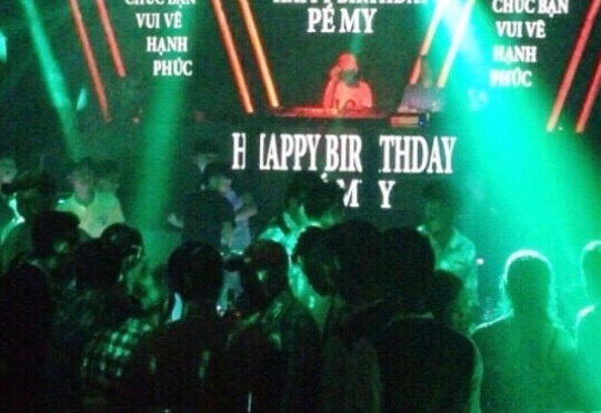 Canh sat no 5 phat sung buoc vu truong mo cua hinh anh