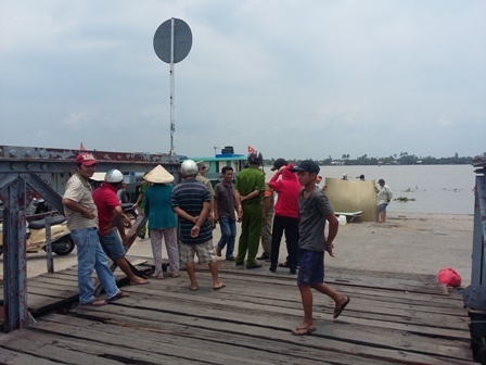 Bo xe may o cong vien, nhay song Tien tu tu hinh anh