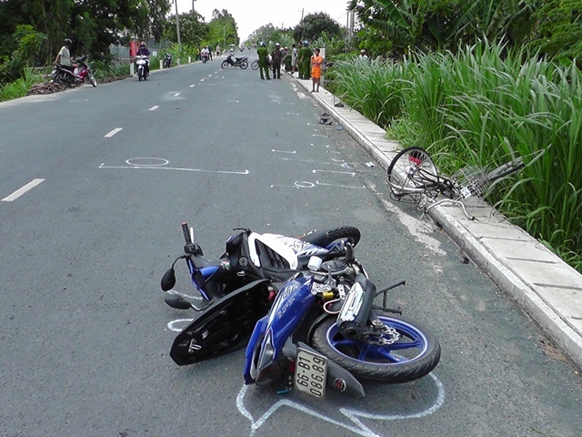 Cu ong 75 tuoi di xe dap bi tong vang 20 m hinh anh