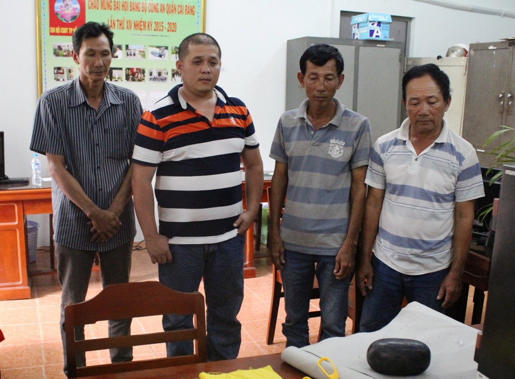 4 nghi phạm lừa đảo bán 