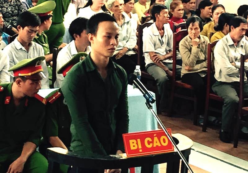 Ga trai 9X cuong dam, trom tai san nu chu quan karaoke hinh anh